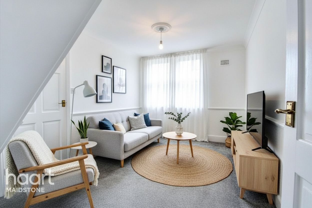 Empty room before virtual staging